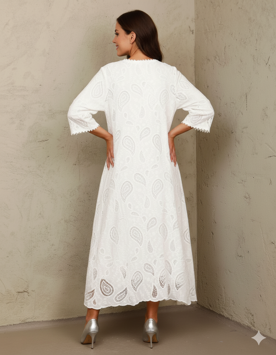 Vestido Blanco con Detalles Calados y Bordados