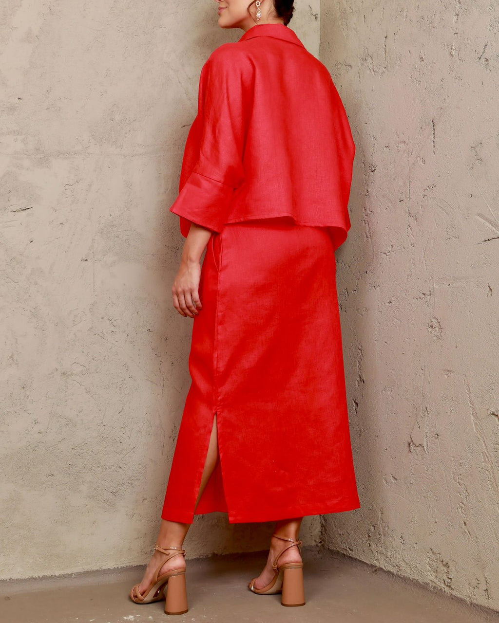 Vestidos en Lino Confeccionados en Blanco y Rojo